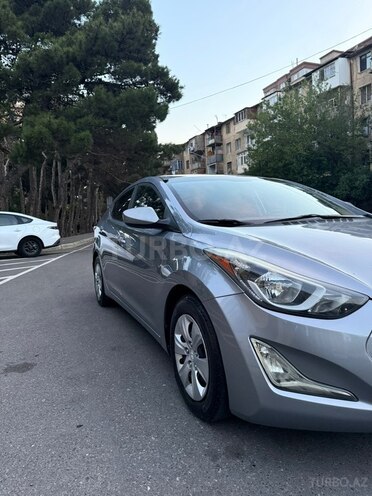 Hyundai Elantra-3