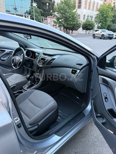 Hyundai Elantra-10