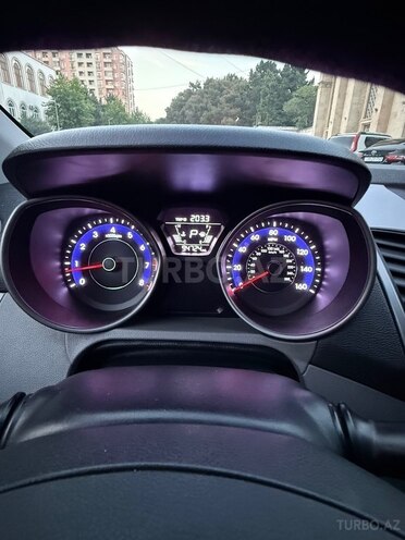 Hyundai Elantra-8