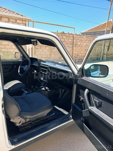 LADA (VAZ) Niva-8