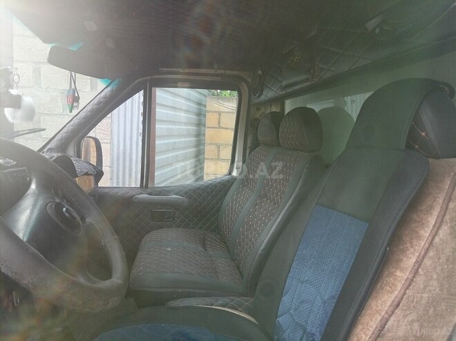 Ford Transit-4
