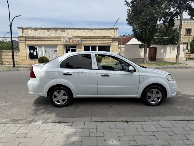 Chevrolet Aveo-7