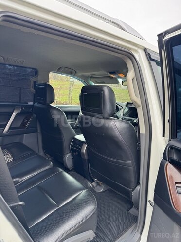 Toyota Land Cruiser Prado-12