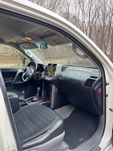 Toyota Land Cruiser Prado-9