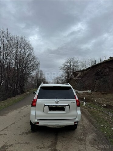 Toyota Land Cruiser Prado-8