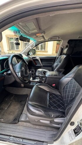 Toyota Land Cruiser Prado-5