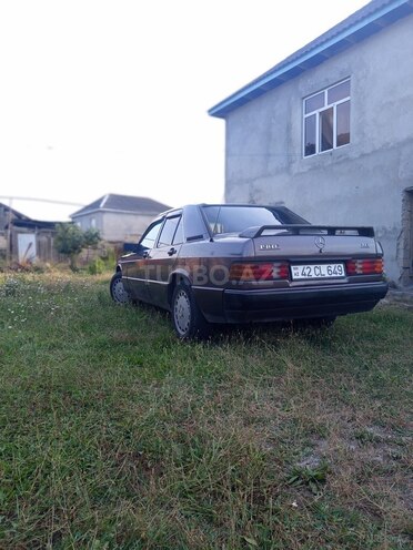 Mercedes 190-2