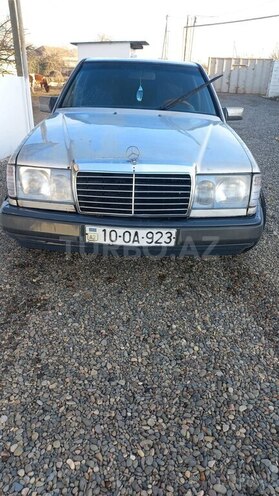 Mercedes 250 D-1