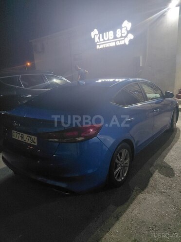 Hyundai Elantra-4
