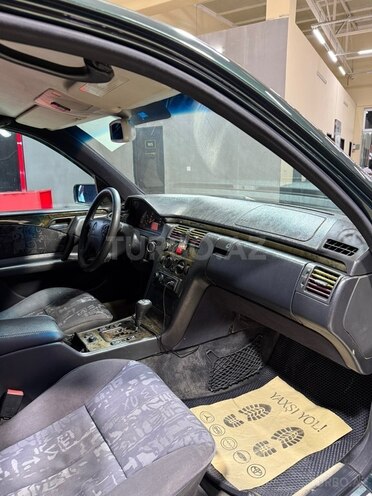 Mercedes E 230-13