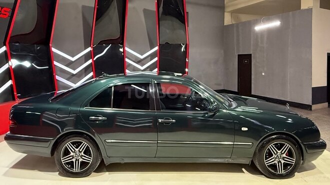 Mercedes E 230-5