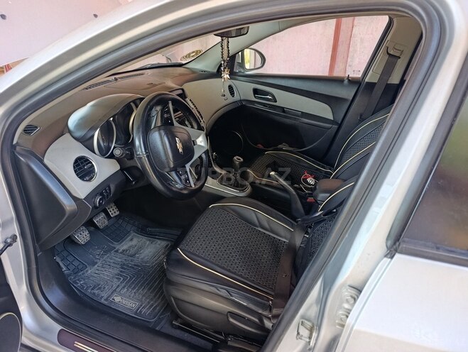 Chevrolet Cruze-12