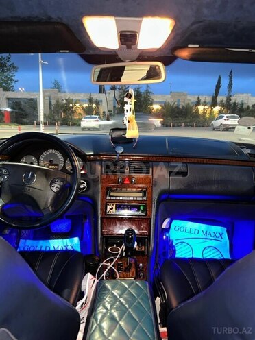 Mercedes E 320-7