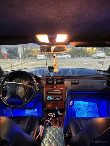 Mercedes E 320-2