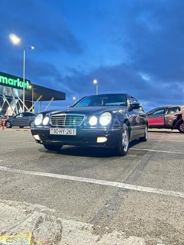 Mercedes E 320-1