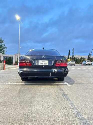 Mercedes E 320-11