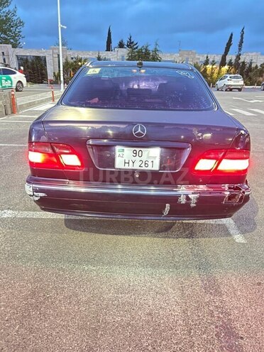 Mercedes E 320-9