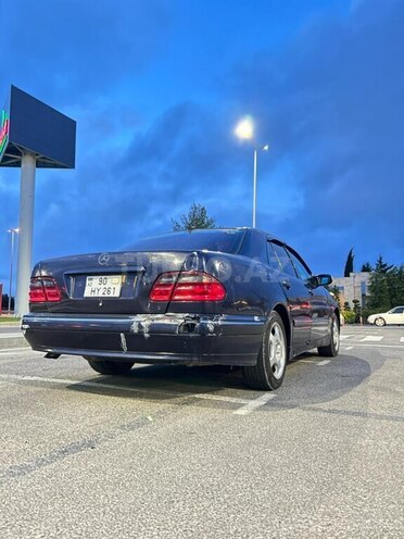 Mercedes E 320-13