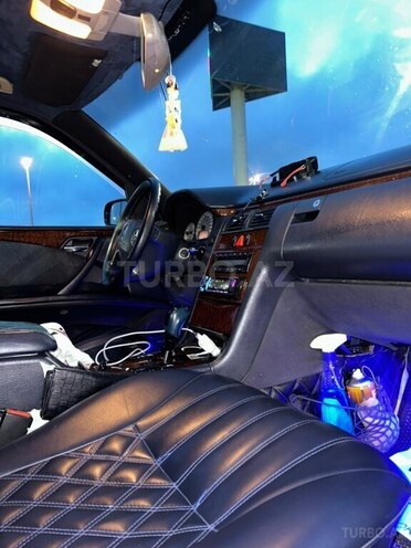 Mercedes E 320-18