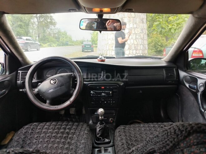 Opel Vectra-6