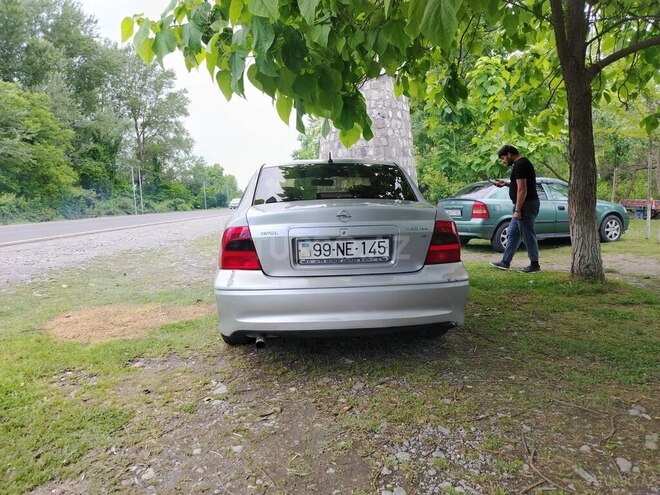 Opel Vectra-4