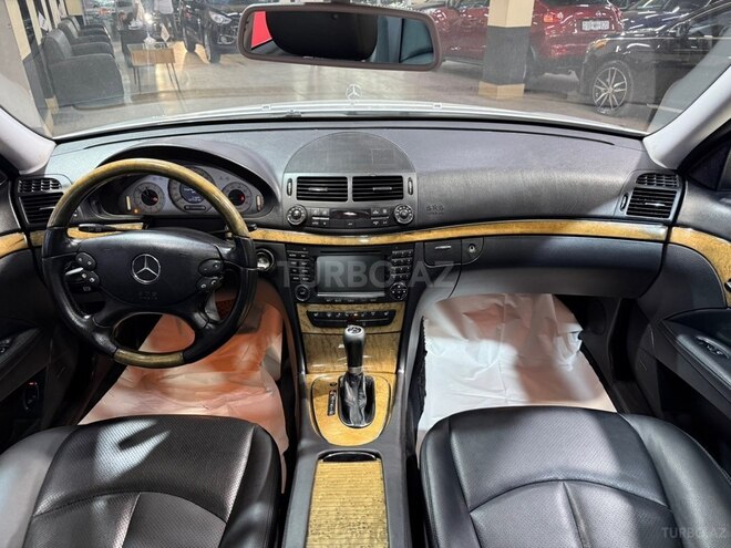 Mercedes E 350-17