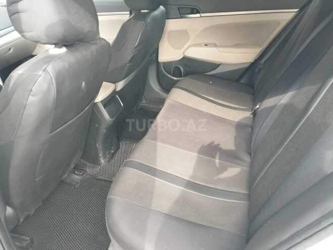 Hyundai Elantra-7