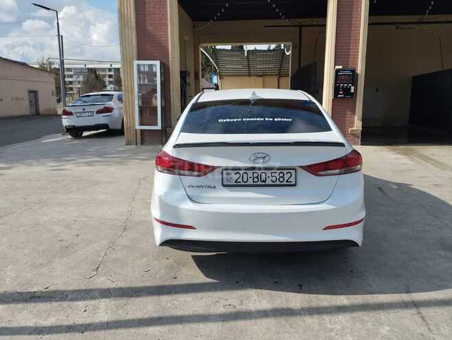 Hyundai Elantra-4