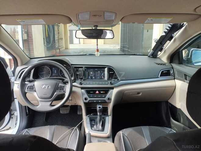 Hyundai Elantra-8