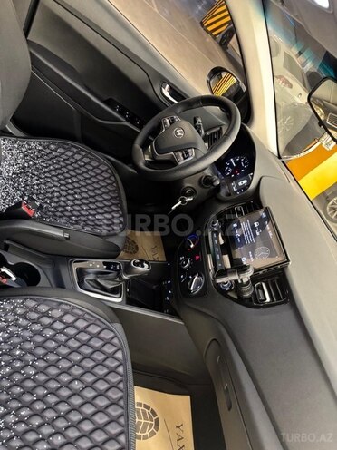 Hyundai Accent-9