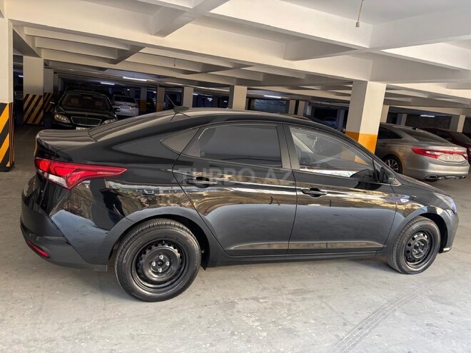 Hyundai Accent-7