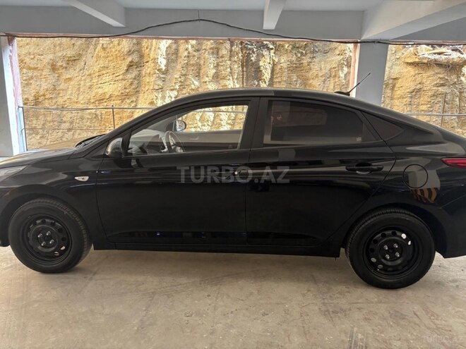 Hyundai Accent-4