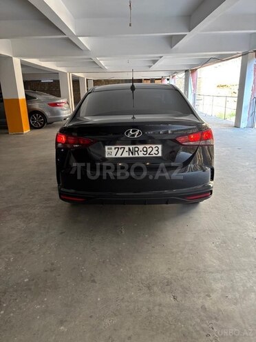 Hyundai Accent-5