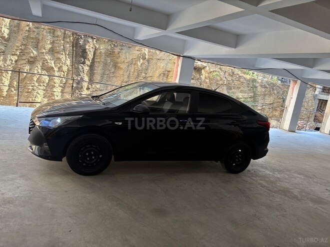 Hyundai Accent-3
