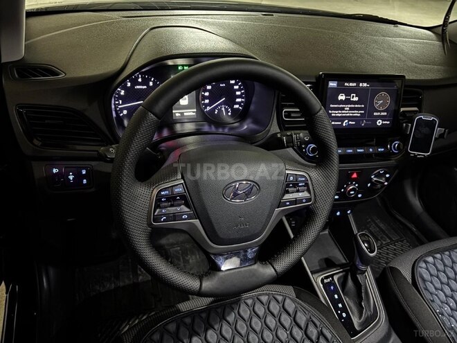 Hyundai Accent-8