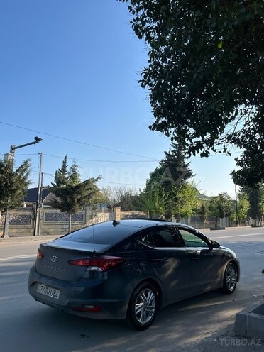 Hyundai Elantra-4