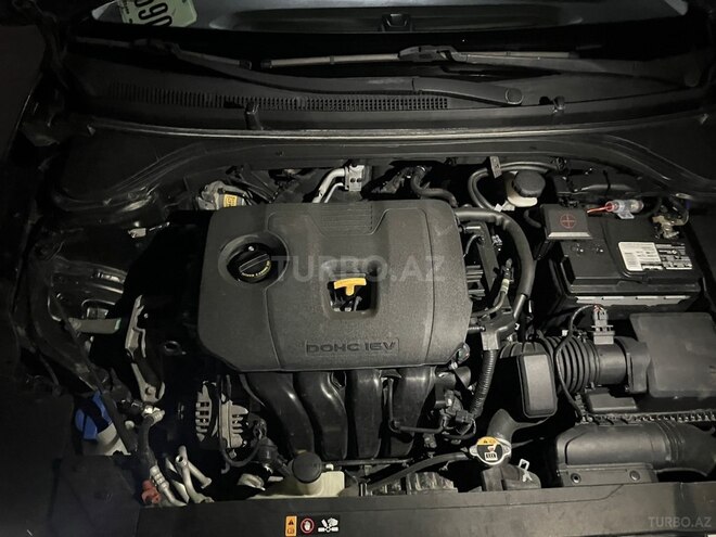 Hyundai Elantra-12