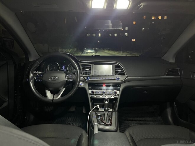 Hyundai Elantra-9