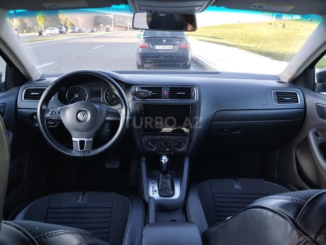 Volkswagen Jetta-10