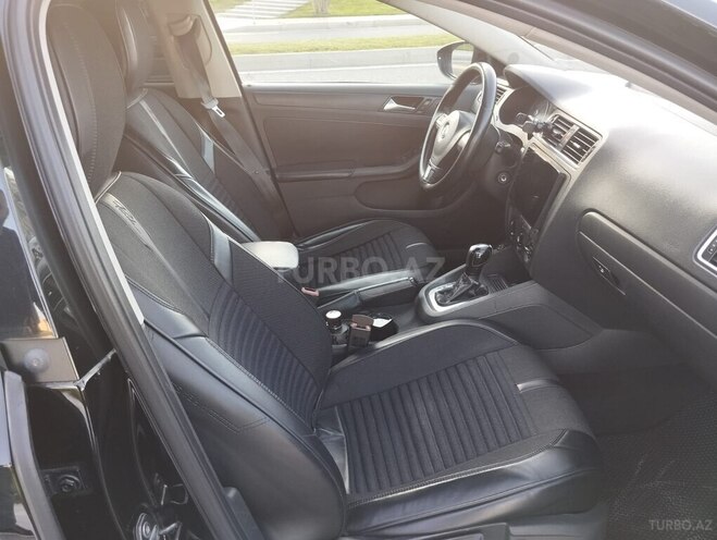 Volkswagen Jetta-8