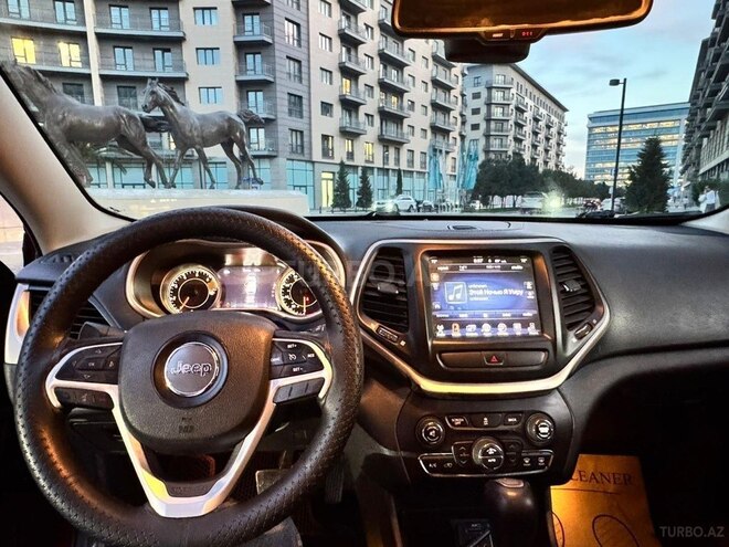 Jeep Cherokee-17