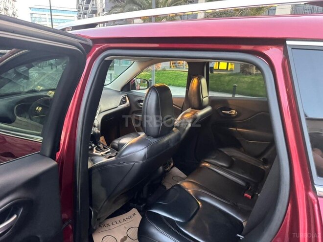 Jeep Cherokee-12