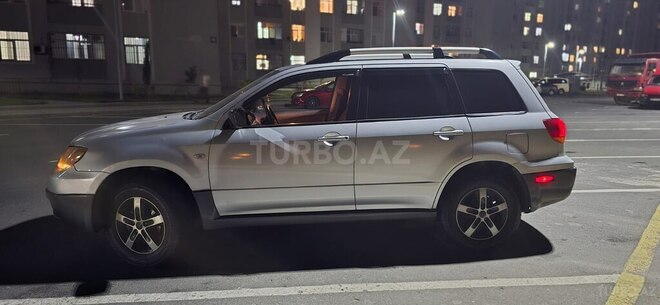 Mitsubishi Outlander-3