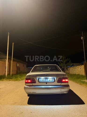 Mercedes E 240-2