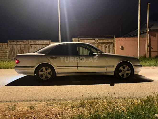 Mercedes E 240-3