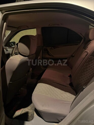 Mercedes E 240-6