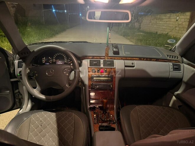 Mercedes E 240-5