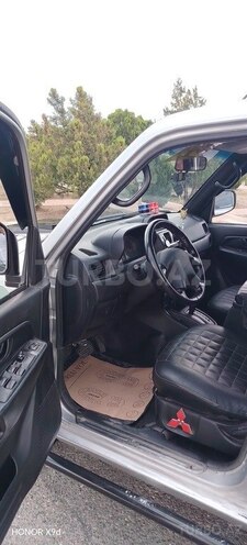 Mitsubishi Pajero io-7