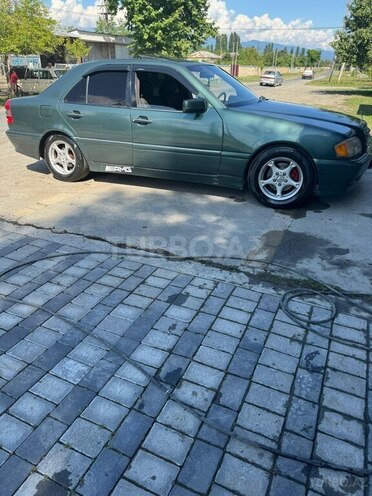 Mercedes 220 E-4