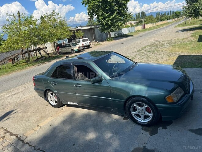 Mercedes 220 E-5